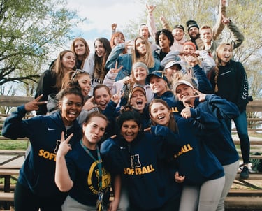 image de groupe hommes et femmes de l'association softball