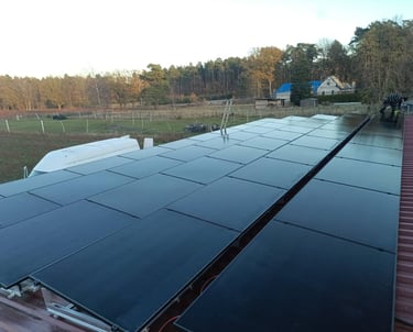 a solar paneled roof with solar panels Stadecken-Elsheim