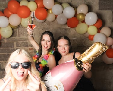 Lustiges Partyfoto von BSF-Fotobox auf Firmenfeier oder Event im Enzkreis