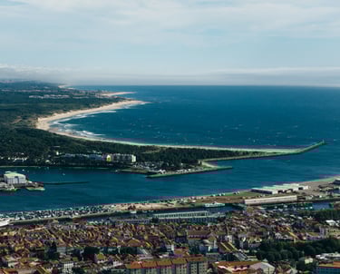 Vue aérienne sur le port et la ville de Viana do Castelo au Portugal