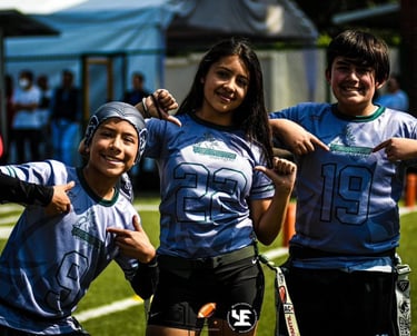 Jóvenes del equipo Venados Salvajes posando para una foto