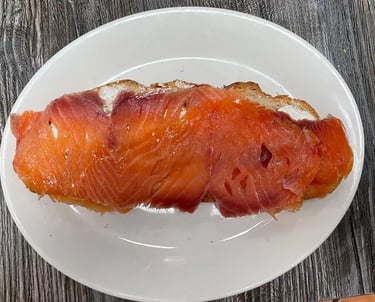 tostajo de salmón ahumado y queso philadelphia