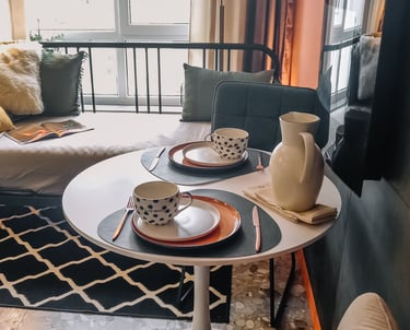 обеденная зона в кухне с ливингом