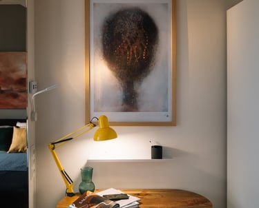 Рабочий уголок в спальне