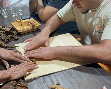 Cigar tour in cartagena , karibcartagena, karib cartagena tours and experiences