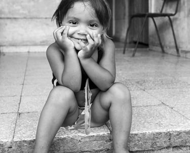 Portrait fillette cubaine souriante
