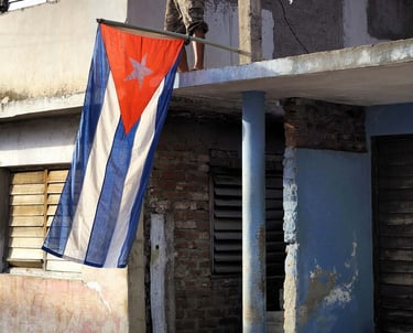 Un cubain fier devant son drapeau