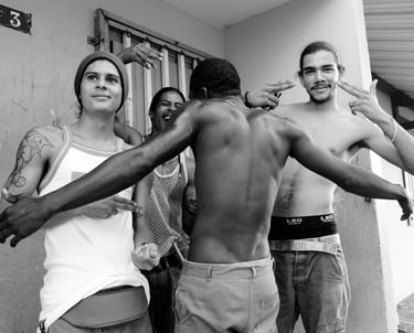 jeunes hommes cité quartier Guyane
