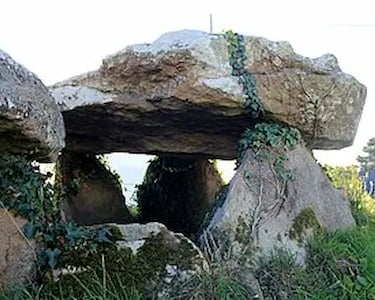 Ty Bayon - Présentation de Belz - Dolmen de Kerguérhan