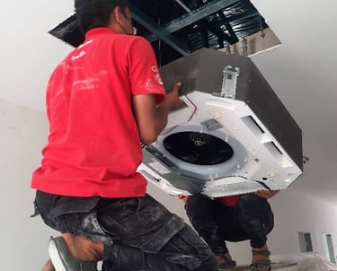 Install aircond cassette siling pejabat oleh Suasana Cheras, Selangor.