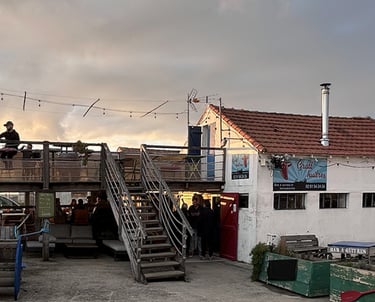 Le restaurant et la terrasse du Bar a 8