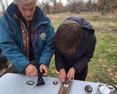 Alumno nivel 1 aprendiendo hacer fuego con ferrocerio