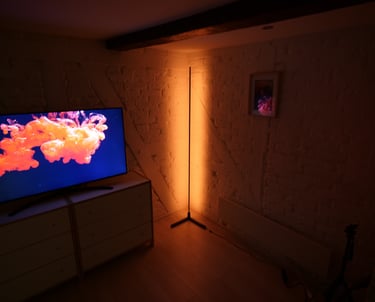 led-kampinė-lempa-sviestuvas