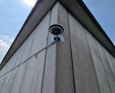 Impianto di sicurezza con telecamera angolare per controllo perimetrale
