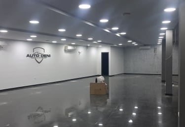 električari u Rijeci postavili elektroinstalacije u auto radionici