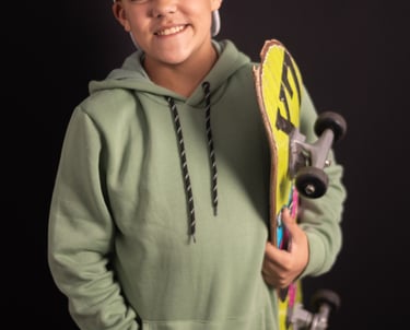 Ensaio Fotográfico Taty Pacheco Pessoal Menino Segurando Skate
