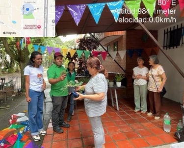 Integrantes de una ONG ambiental realizan actividad comunitaria de compostage para plantas