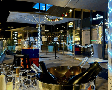 Terrasse du Yacht Club au coeur du port