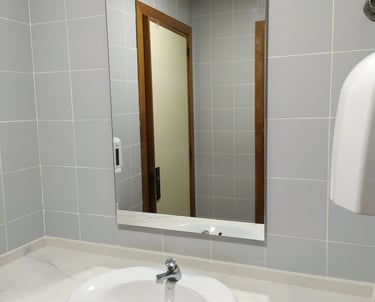 Espejos a medida para baños modernos en Valencia - Cristalería Ramsal.