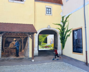 Fresque en trompe-l'oeil réalisée sur les façades d'un bâtiment, pour le ville de Moirans-en-Montagne (39), Jura.