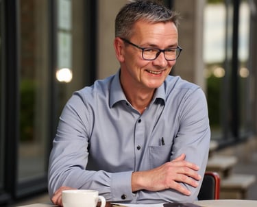 Geschäftliche Kaffeepause, Rolf KI optimiert