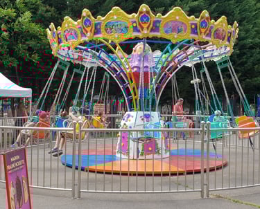 les chaises vola,tes manège qui donne l'impression de voler enfants