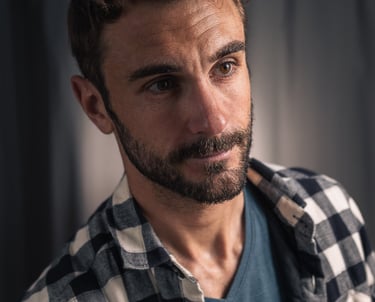 Portrait d'un homme en studio