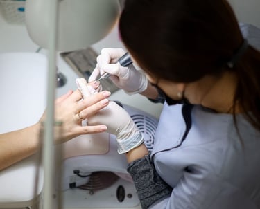 kosmetikausbildung-in-bayern Kosmetikausbildung Nageldesign Fußpflege Wimpernstylist Wimpern