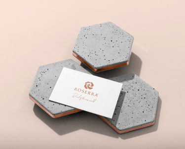 Roserra logolu minimalist kartvizit tasarımı.