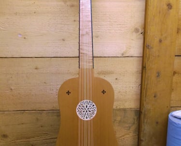 Vihuela with cedar soundboard