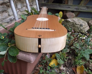 Vihuela in Maple with a cedar soundboard