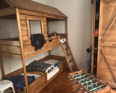 a bunk bed with a foo