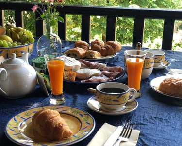 Petit déjeuner, Chambre d'hôte, Plazac, Périgord, Dordogne, France..