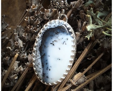 Anhänger aus Silber inspiriert von natürlichen Formen