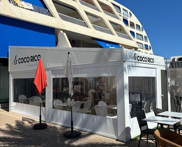 Véranda extérieure pour la terrasse d'un restaurant.