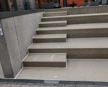 Reiniging en voegafdichting van betonnen trap in Eindhoven