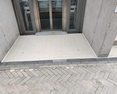 Reiniging en voegafdichting van betonnen trap in Eindhoven