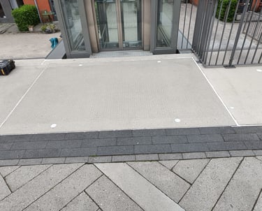 Reiniging en voegafdichting van betonnen trap in Eindhoven