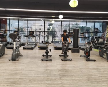 FitX1 Manikonda cardio zone featuring 7 variations of elite machines from Life Fitness and Precor.