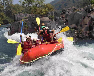 dandeli resort offers river rafting