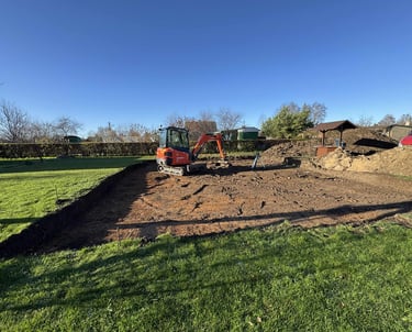 augalinio grunto nukasimas pries pamatu irengima, nukasamas juodzemis iki molio,