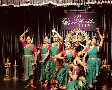 Aamoda Narthaki displaying Bharatanatyam performance