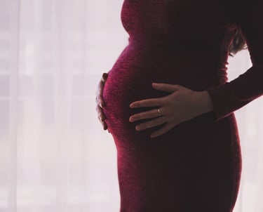 Un ventre de femme enceinte