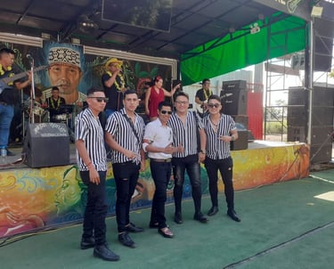 Roger Bardales and his band posing before a concert of Orquesta Internacional Mokanranko