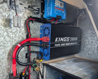 Kings / Kickass installation Gold Coast – Professional wiring for solar and DCDC chargers.