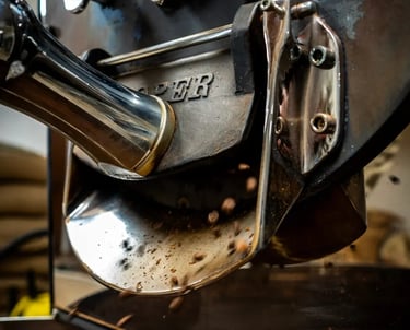 Starker Espresso direkt aus der über 20-Minütigen Röstung