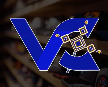 Logotipo azul de VC con superposición de cuentas de Ojo de Dios