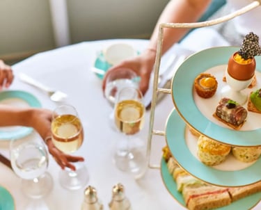 Mesa em momento de Chá (Tea) em Londres.