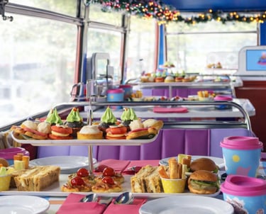 Excursão de ônibus natalina da Peppa Pig: Com luzes e decorações de Natal com chá da tarde Duração: