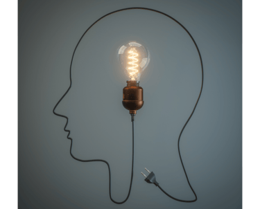 Grafik eines Kopfes aus einem Kabel mit leuchtender Glühbirne für Innovation und Klarheit – Sarah He